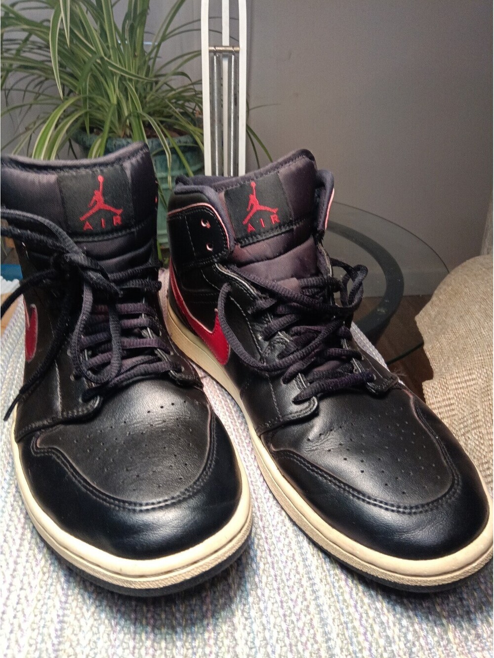 Jordan Air Jordan 1 Retro Mid Black Team Red 554724-009 Men's Sneaker Size 10.5